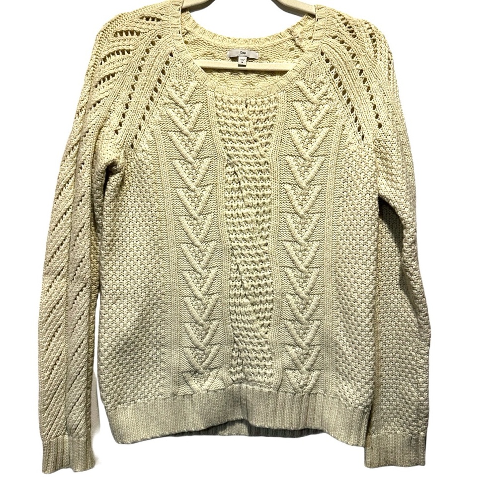 Gap oatmeal cream cable knit sweater size‎ m women’s